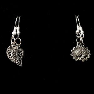 Cute dangle earrings ✨